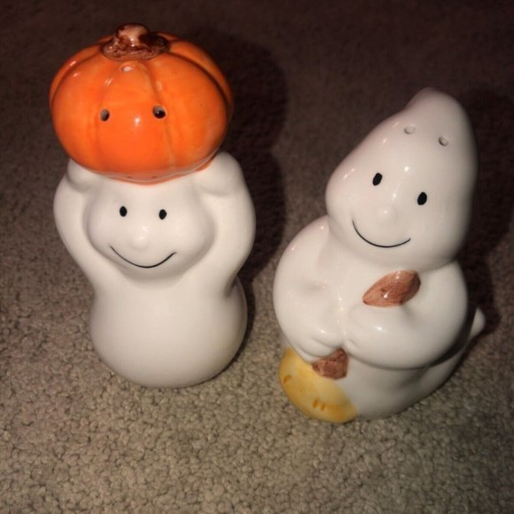King‎ May China Salt & Pepper Shaker Set Halloween Ghost Pumpkin